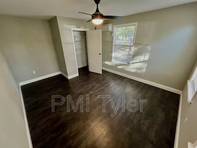 Building Photo - 223 Sunray St