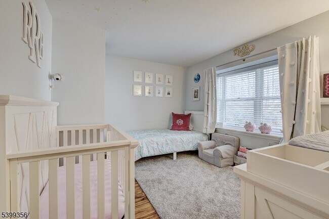 Building Photo - 17 Heritage Dr