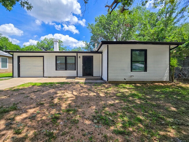 Building Photo - 601 Brookfield Dr