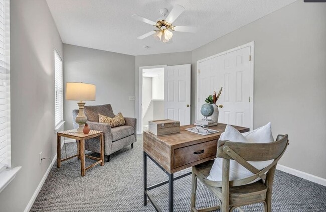 Building Photo - 418 Creek Side Ln