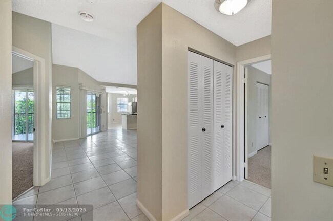 Building Photo - 6715 Via Regina