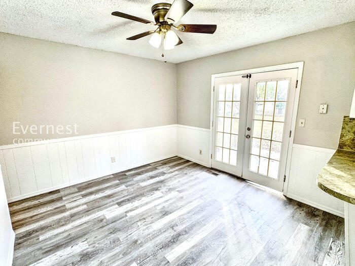 Building Photo - 1756 S Pine Ave