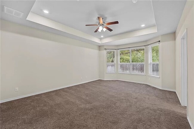 Building Photo - 605 Lister Dr