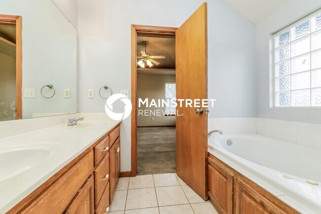Building Photo - 4 Bedroom Pet-Friendly Home in Grain Valley, MO with Main Street Renewal