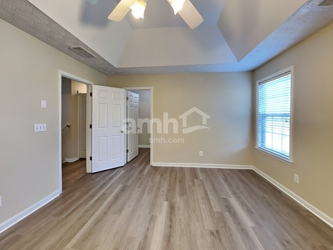 Building Photo - 820 Whitecrest Ct