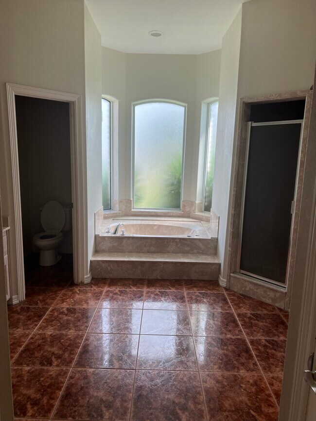 Building Photo - 420 W Palm Dr