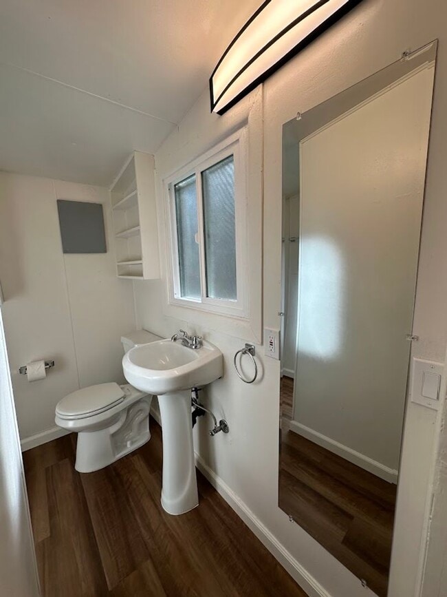 Building Photo - Charming One Bedroom in the Heart of Red Bluff! Pet Friendly!