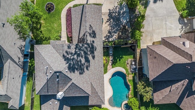 Building Photo - 25223 Hideaway Run Dr