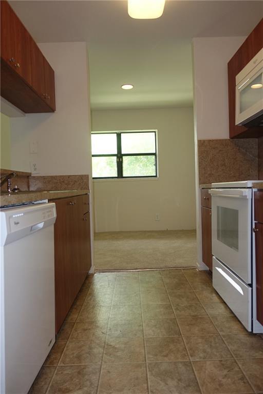 Building Photo - 4088 N Pine Island Rd