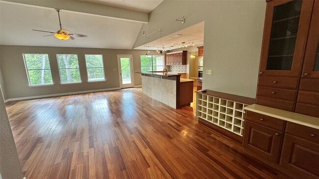 Building Photo - 126 Riverside Ln