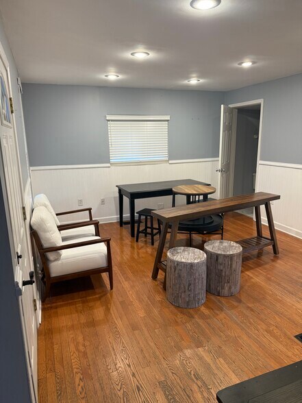 Building Photo - 553 Elsmere St