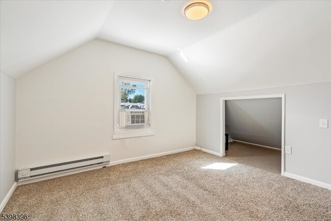 Building Photo - 46 James St