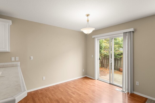 Building Photo - MUST SEE!!! This well-maintained 3 bedroom...