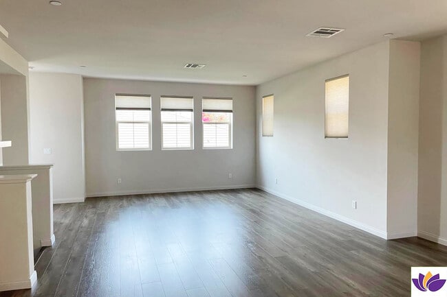 Building Photo - 7245 N Maple Rd