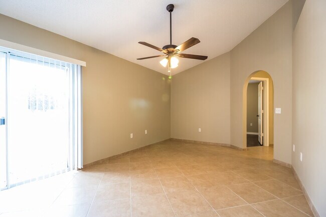 Building Photo - 272 Regal Downs Cir