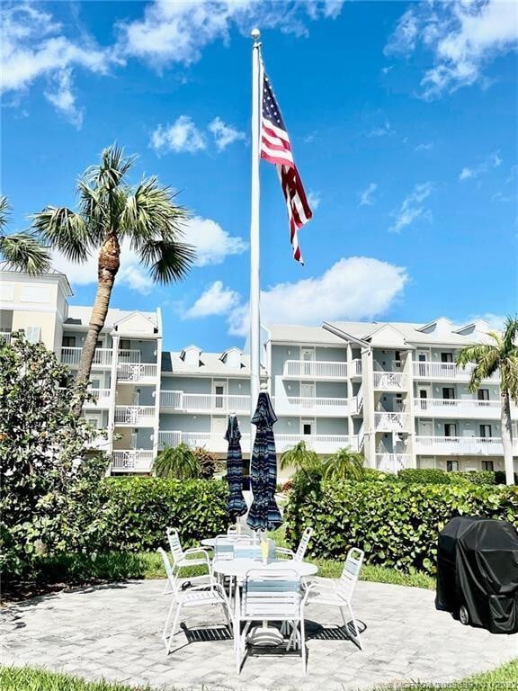 Building Photo - 40 NE Plantation Rd