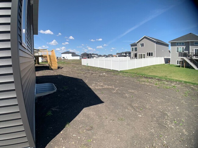 Building Photo - 4 Bed 3 Bath Single Family Home