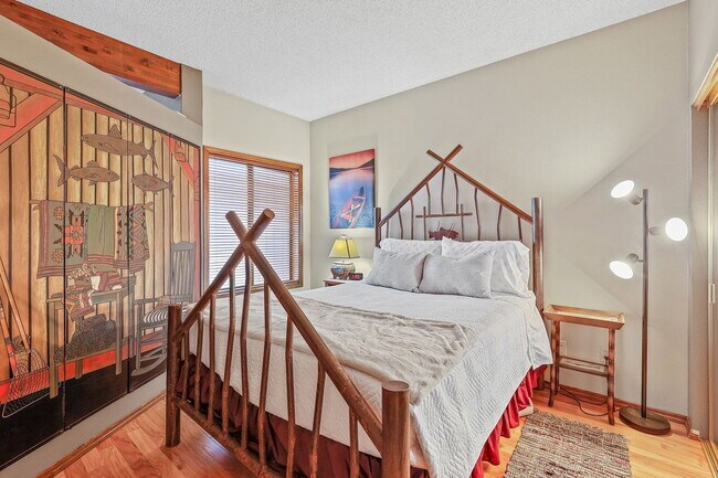 Building Photo - 2650 N Valley View Rd