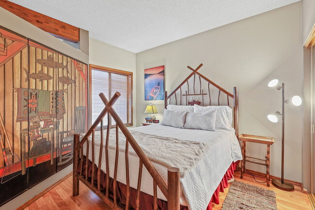 Building Photo - 2650 Valley View Dr
