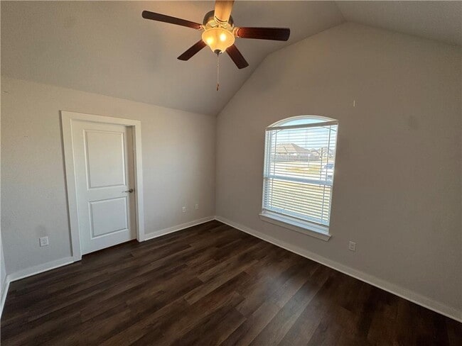 Building Photo - 4401 W Havana Ave