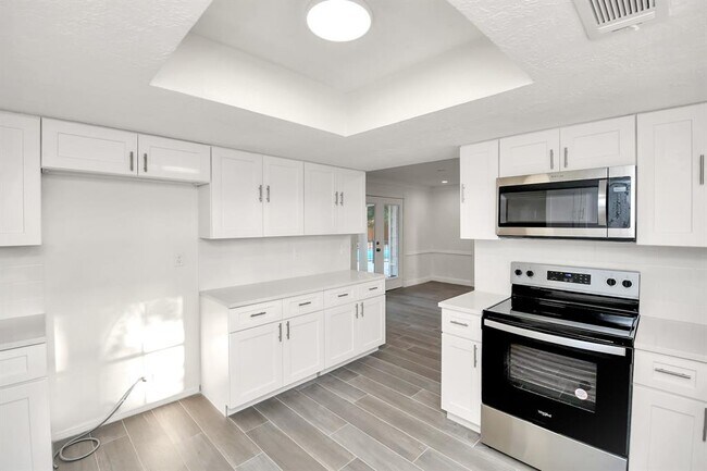 Building Photo - 3919 Fernglade Dr