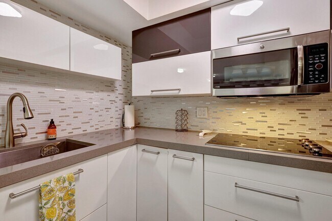 Building Photo - 4310 Village D Dr