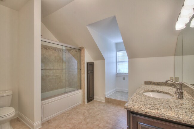 Building Photo - 4335 N Chapel Rd