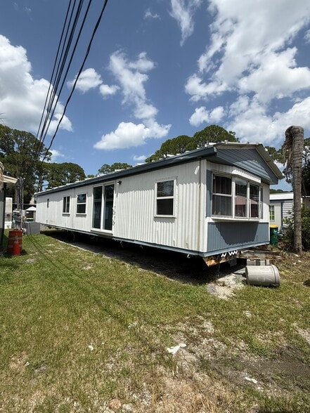 Building Photo - 4115 Aurora Rd
