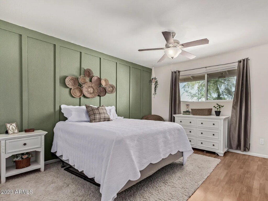 Master Bedroom with En Suite - 222 W Ivyglen St