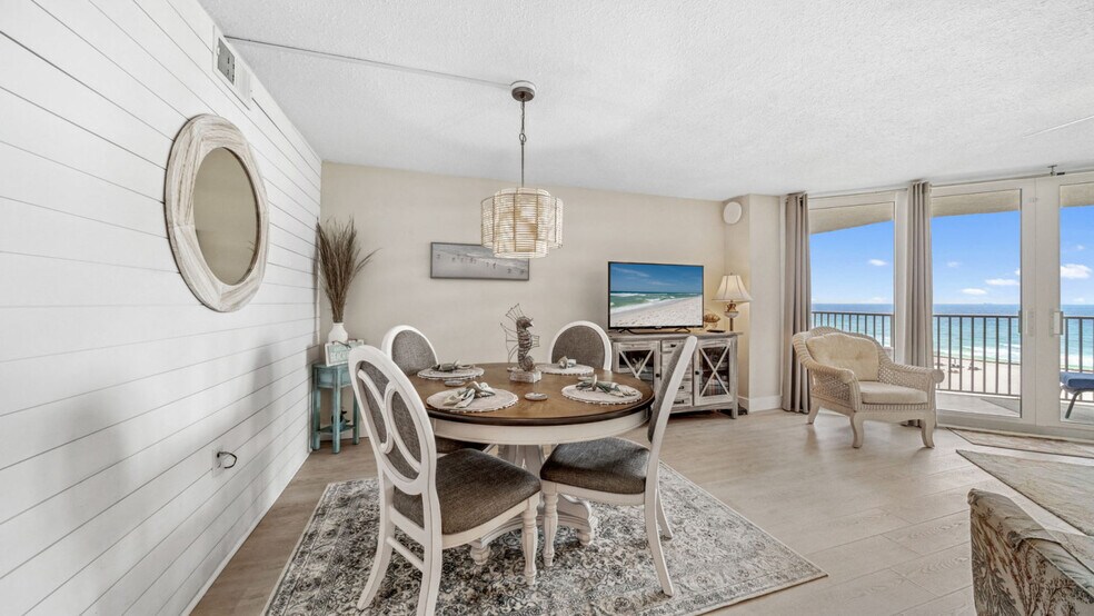 Building Photo - 7205 Thomas Dr