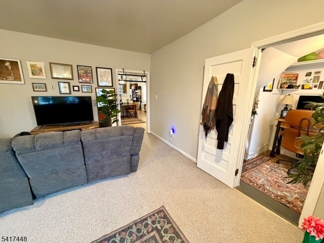 Building Photo - 33 Claremont Ave