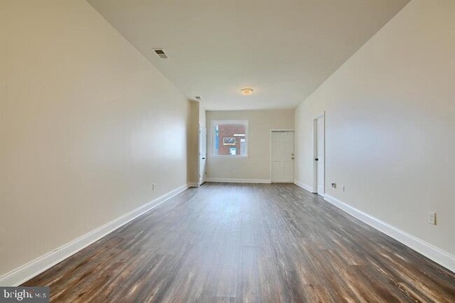 Building Photo - 106 S Haven St