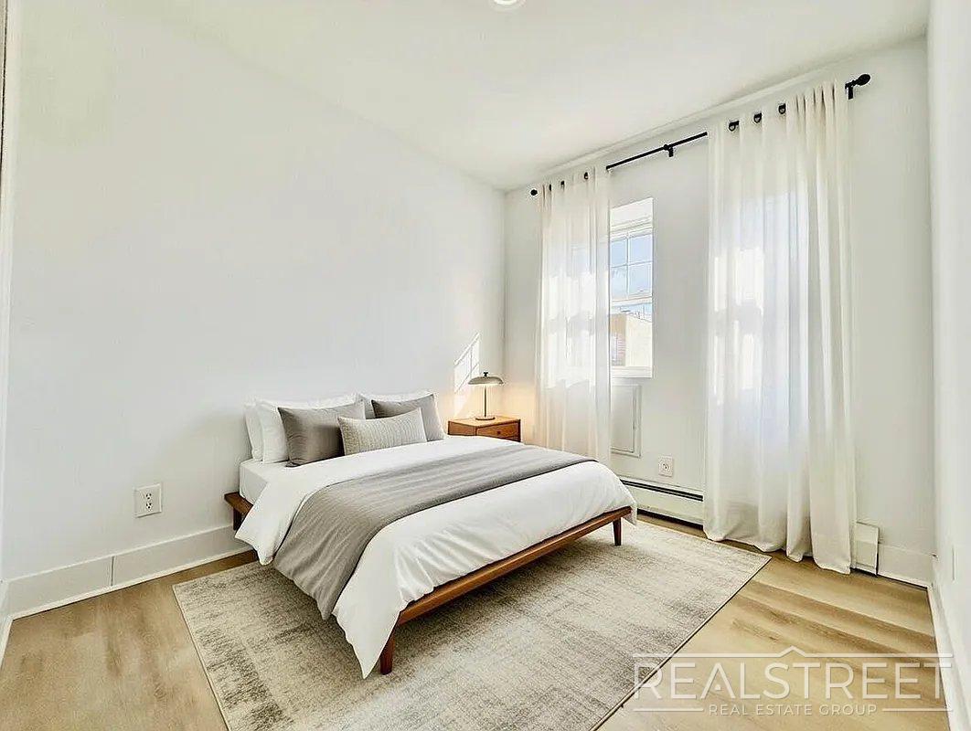 Building Photo - Decatur Street