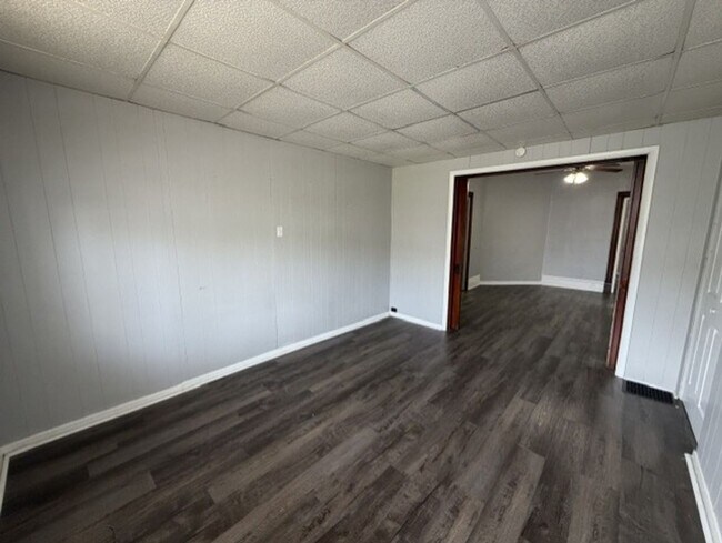Building Photo - 14 S Grandview Ave