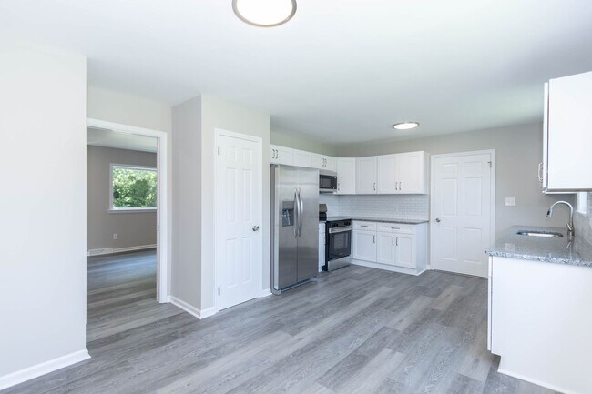 Building Photo - Renovated 3bdr 2bth rancher in the heart of Newport News