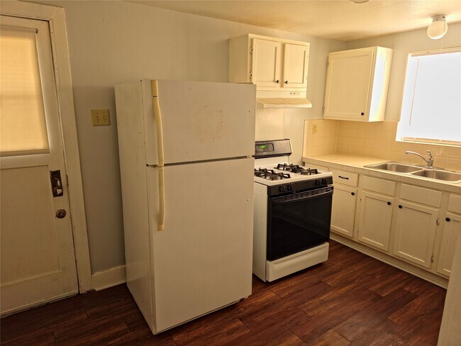 Building Photo - 207 Moody St