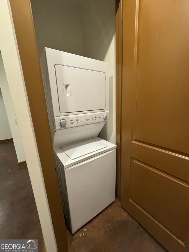 Building Photo - 250 Martha Dr