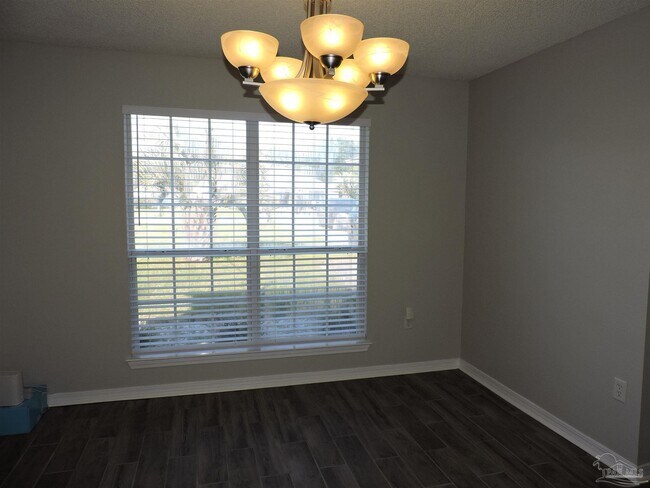 Building Photo - 2541 Gulf Breeze Ave