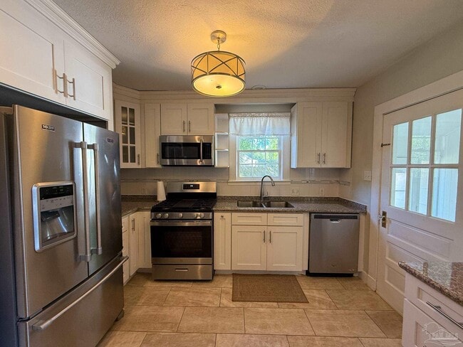 Building Photo - 1970 W Romana St