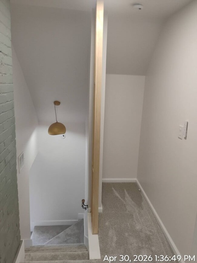 Building Photo - 6015 Hosmer Ave