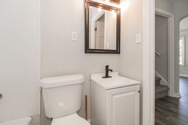 Building Photo - Fully Updated Home For Rent in Euclid