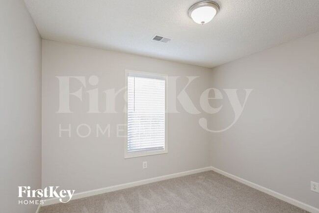 Building Photo - 1412 Red Oak Way