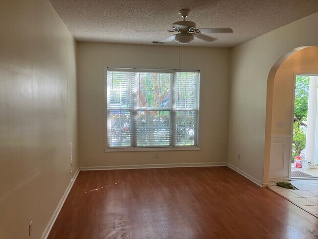 Building Photo - 3BR / 2.5BA @ Westbury Park