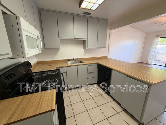 Building Photo - 7847 Orchard Woods Cir