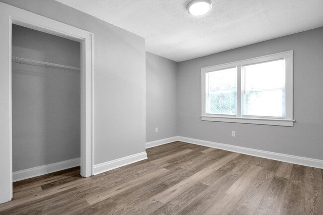 Building Photo - Beautifully Updated 3-Bedroom Home Near Do...