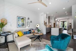 Building Photo - 2328 Mason Dr