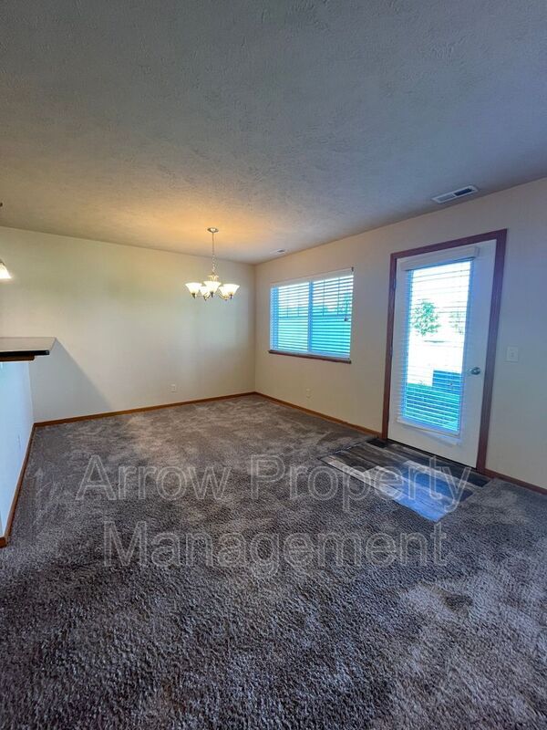 Building Photo - 6241 Windhaven Dr