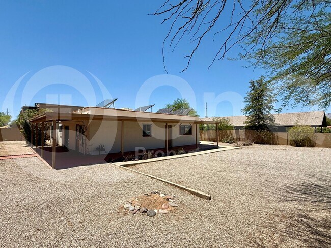 Building Photo - 1303 N Walnut Blvd