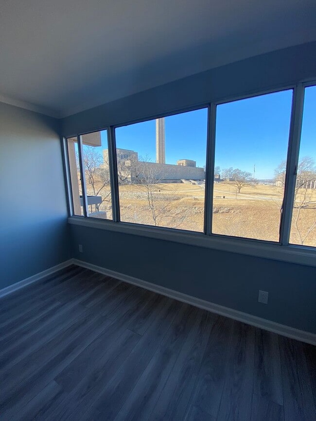 Building Photo - Santa Fe Condo- NEWLY REMODELED & MOVE-IN READY!!