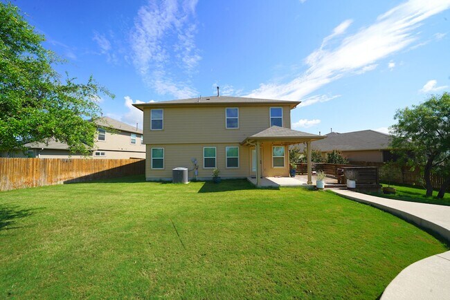 Building Photo - Gorgeous Selma Living with a Inground Pool! Realtor Commission: $625